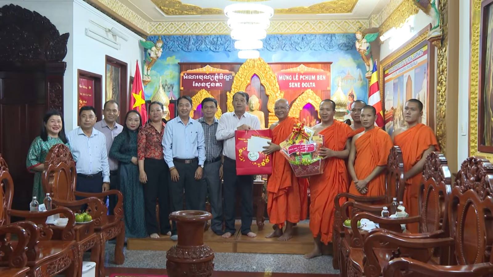 Lãnh đạo thành phố Cần Thơ thăm, chúc mừng đồng bào Khmer nhân dịp Lễ Sene Dolta năm 2026